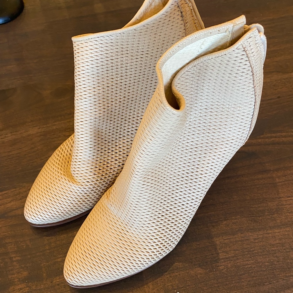 Summit by White Mountain ankle booties NEVER WORN